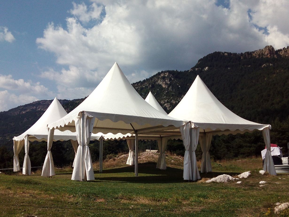 La Elegancia y Funcionalidad de las Carpas en Eventos Especiales